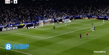 j9九游真人游戏第一品牌登录入口插曲！球场外汽车失控撞入人群，主裁暂停比赛和球场安保沟通