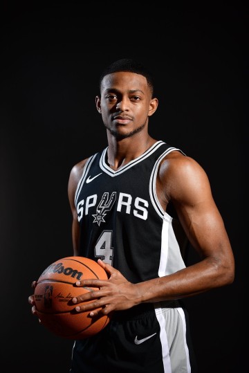 j9九游会官方登录瓦塞尔:福克斯将极大提升场上空间 他和文班挡拆时对手去防谁呢