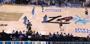 j9九游真人游戏第一平台这是什么卡😄？莱昂纳德长臂再次抢断下快攻轻扣 打停独行侠