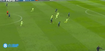 j9九游会老哥俱乐部交流37岁铁膝盖😂阿切尔比绝平激情庆祝,高高跃起膝盖着地完成滑跪