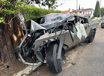 j9九游真人游戏第一品牌登录入口行车不规范🚗TMZ:警方认为阿里纳斯儿子可能因超速导致车祸