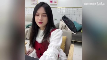 九游会j9官网真人游戏第一品牌这样给人介绍的?😂Suki户外直播 扬言要把icon介绍给80后美甲店老板娘