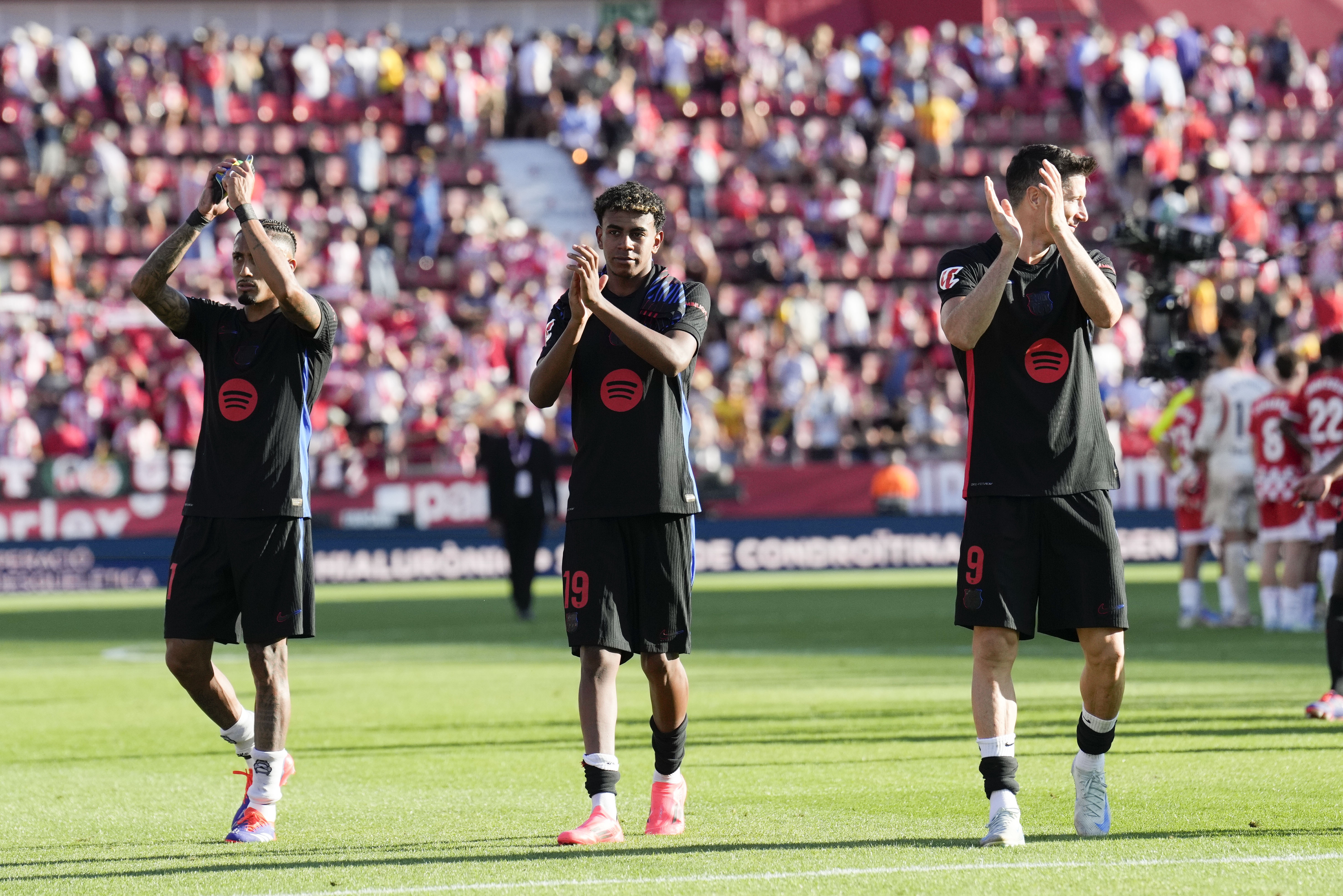 九游会j9官网真人游戏第一品牌莱万亚马尔拉菲尼亚本赛季2次同场破门,均是对阵皇马