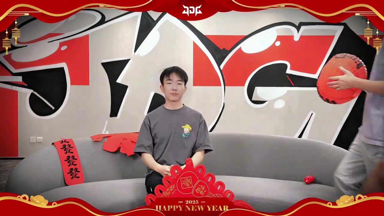 九游会·j9官方网站JDG俱乐部送上新年祝福：金蛇携福至，家和万事兴，财源滚滚来！
