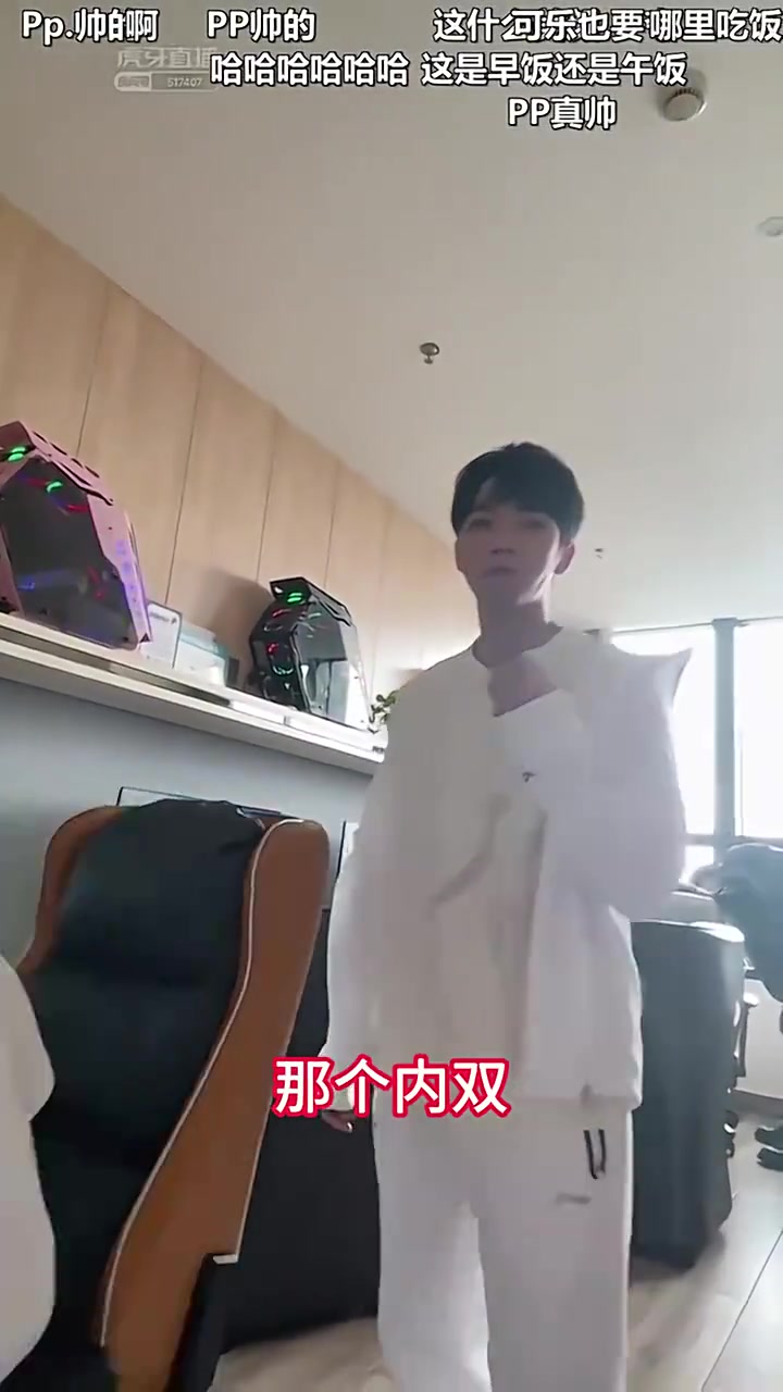 j9九游会老哥俱乐部交流看来是有绿卡了😎网友翻出早前直播：糖小幽透露Doinb有永居权