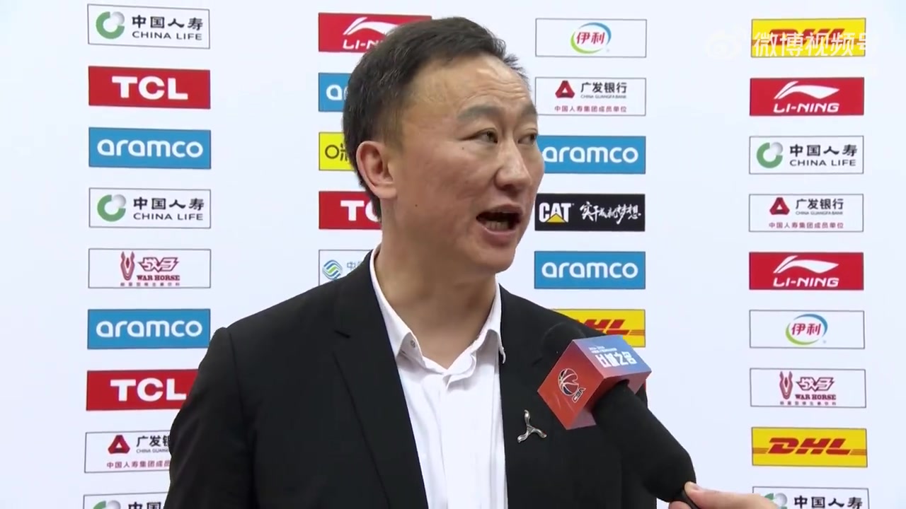 j9九游会老哥俱乐部交流🤫仅回答1个问题！刘维伟：本场胜利靠大家防守 感谢所有运动员