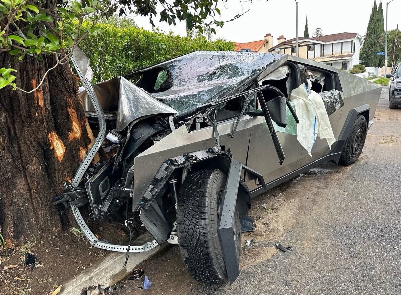 j9九游真人游戏第一品牌登录入口行车不规范🚗TMZ:警方认为阿里纳斯儿子可能因超速导致车祸